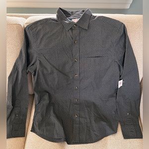 NWT - Old Navy Men’s Regular Fit Built in Flex - Everyday Shirt - S